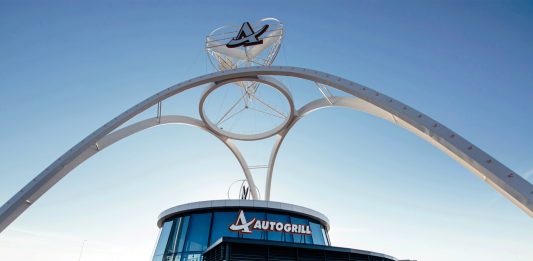 Dopo i lavori di restauro, riapre l’iconico Autogrill Villoresi Ovest
