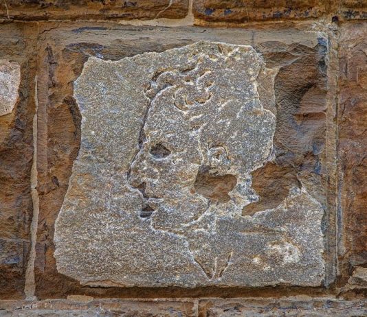 È Michelangelo l’autore dell’incisione sul muro di Palazzo Vecchio? L'incisione di Michelangelo sul muro di Palazzo Vecchio