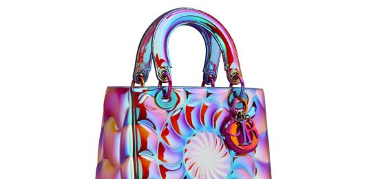 Dieci artisti per la Lady Dior: come si trasforma una it bag