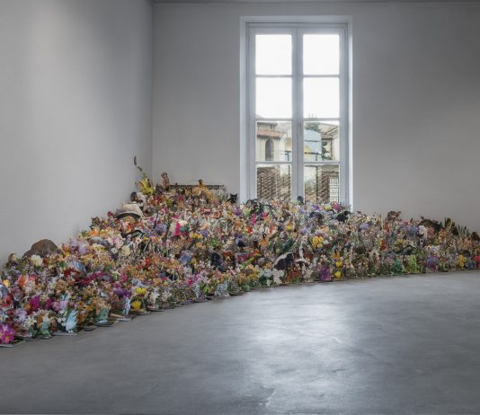 Cancellazioni e citazioni in mostra: intervista ad Andrea Mastrovito