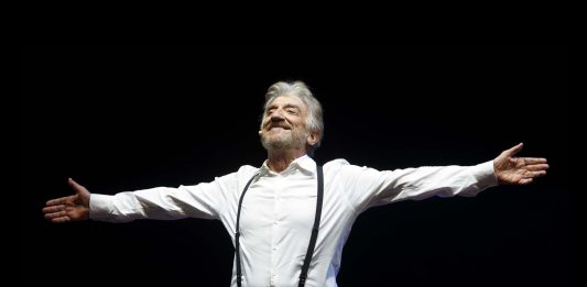 Addio a Gigi Proietti, icona del teatro italiano: se ne va nel giorno dei suoi 80 anni Gigi Proietti