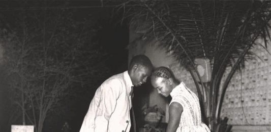 Four Decades, l’asta di fotografie di Sotheby’s e AIPAD Malick Sidibé, Nuit de Noel, 1963 Courtesy of Gallery FIFTY ONE, Antwerp. Four Decades, sOTHEBY'S AIPAD