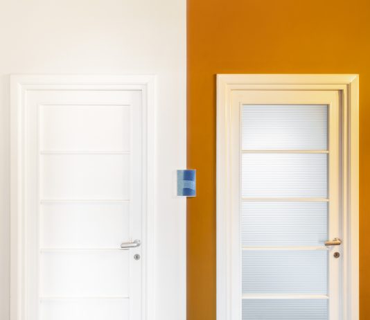 Il gioiello tra ornamento e scultura nella collettiva da Martina Simeti