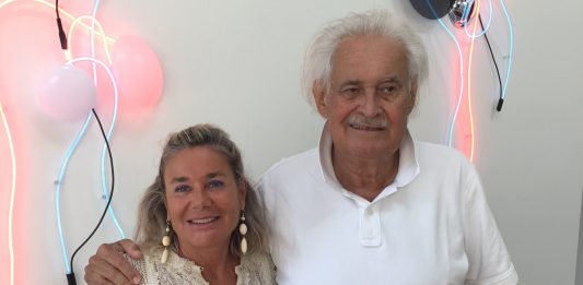 Keith Sonnier alla Galleria Fumagalli: il ricordo della Direttrice e la mostra in corso