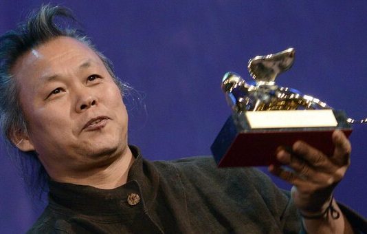 Addio a Kim Ki-duk: il regista morto a causa del Covid. Aveva 59 anni kim ki-duk