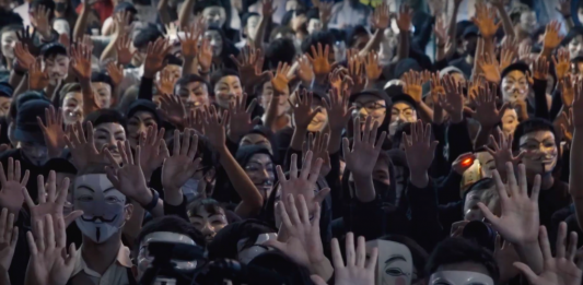 exibart.artworld: il giro del mondo dell’arte in sei notizie Un'immagina estrapolata dal documentatio di Ai Weiwei, Cockroach. Courtesy Alamo Drafthouse.