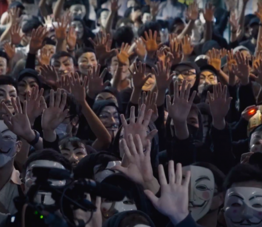 exibart.artworld: il giro del mondo dell’arte in sei notizie Un'immagina estrapolata dal documentatio di Ai Weiwei, Cockroach. Courtesy Alamo Drafthouse.