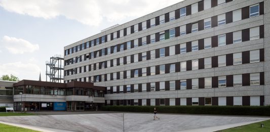 L’Università di Münster rimuove la Square Depression di Bruce Nauman