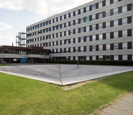 L’Università di Münster rimuove la Square Depression di Bruce Nauman