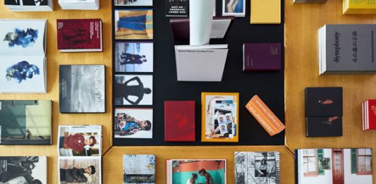 Il più bel libro fotografico si celebra online, con Aperture e Paris Photo