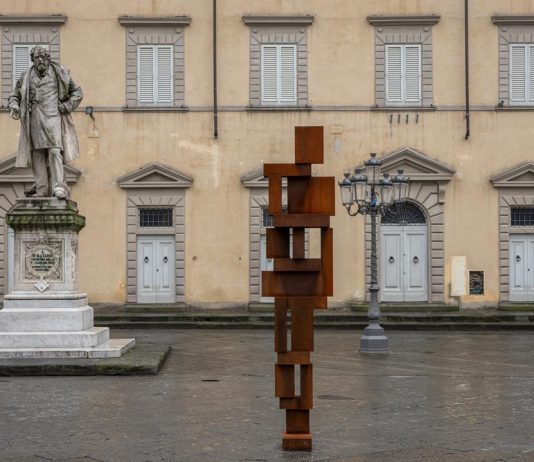 Una nuova scultura di Antony Gormley porta il contemporaneo nel centro di Prato L'opera di Antony Gormley a Prato