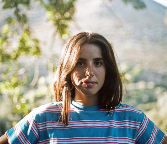 Intervista ad Adelasia, cantautrice in direzione ostinata e contraria