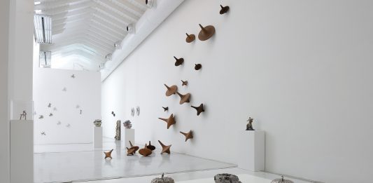 “Rosso e Grigio” a Studio La Città. Intervista a Hélène de Franchis