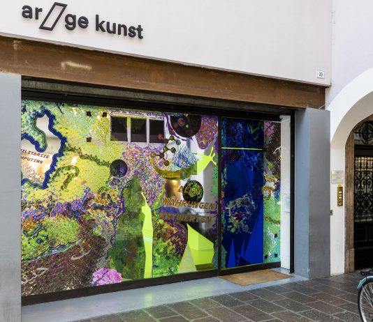 Jessika Khazrik ad ar/ge Kunst, Bolzano. Le parole di Emanuele Guidi