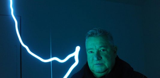 L’artista francese Claude Leveque accusato di violenza sui minori