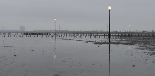 La civiltà in rovina, vuota come uno specchio