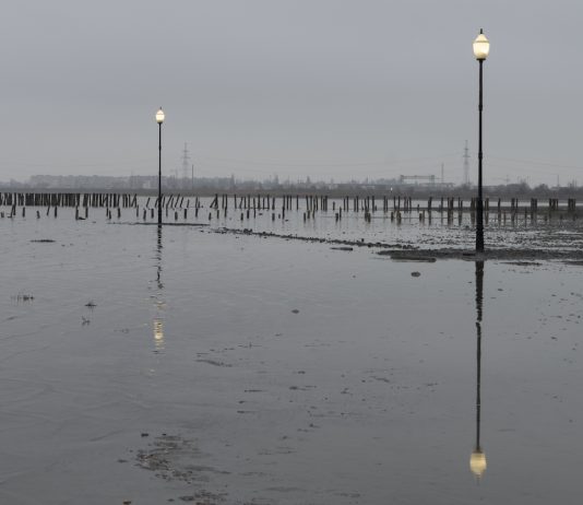 La civiltà in rovina, vuota come uno specchio