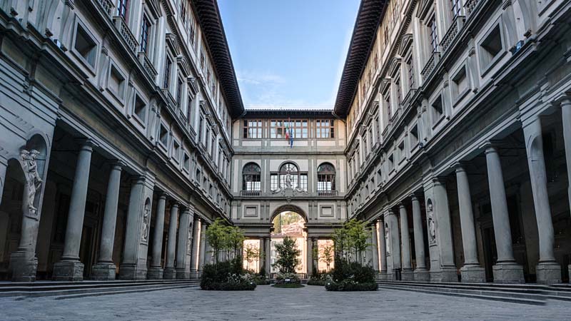 Gallerie degli Uffizi. Dialoghi d’arte e culturahttps://www.exibart.com/repository/media/2021/01/Galleria-degli-Uffizi.jpg