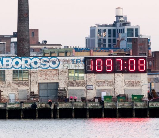 Il countdown di Matthew Barney arriva a meno 1 dall’addio a Donald Trump