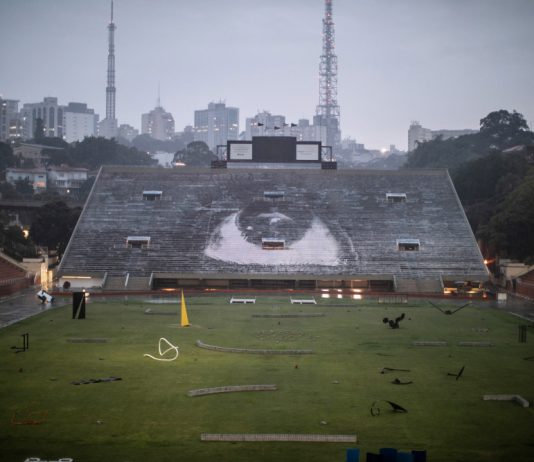 Jr arriva a Sao Paulo e trasforma il complesso sportivo Pacaembù