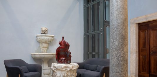 Tra archetipo e astrazione: la “Pietra plasmata” di Riccardo Monachesi a Roma