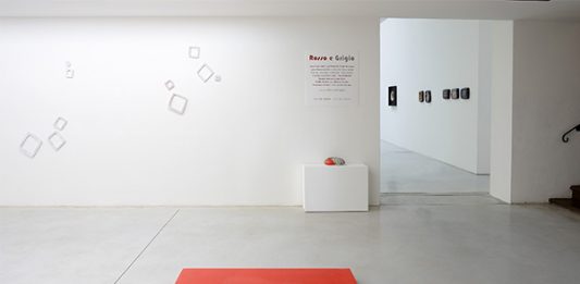 Rosso e Grigio, la nuova mostra a cura di Marco Meneguzzo alla Galleria Studio la Città di Verona