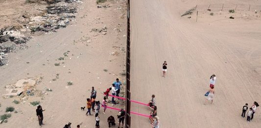 Design of The Year 2020: premiate le altalene al confine tra Messico e USA