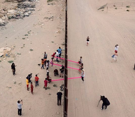 Design of The Year 2020: premiate le altalene al confine tra Messico e USA