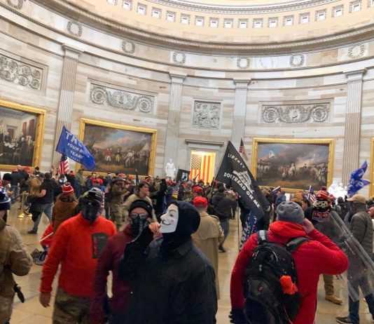 exibart.artworld: il giro del mondo dell’arte in sei notizie Tra le notizie del mondo dell'arte di questa settimana, la reazione dei musei americani ai fatti di Capitol Hill (fot. Bucky Turco/ fonte: Hyperallergic).