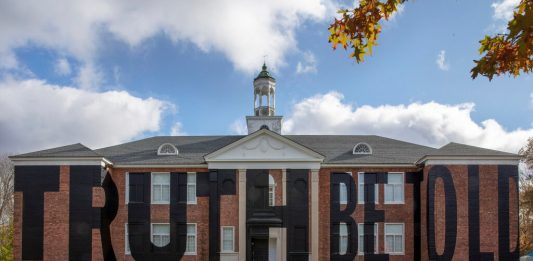 L’opera di Nick Cave contro la discriminazione razziale arriva a New York