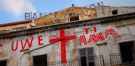 Uwe Ti Ama: la scritta rossa della Vucciria a rischio cancellatura