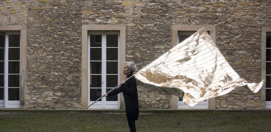 “In-attesa”: nove artisti e il tema della migrazione, alla Prometeo Gallery