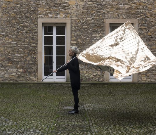 “In-attesa”: nove artisti e il tema della migrazione, alla Prometeo Gallery