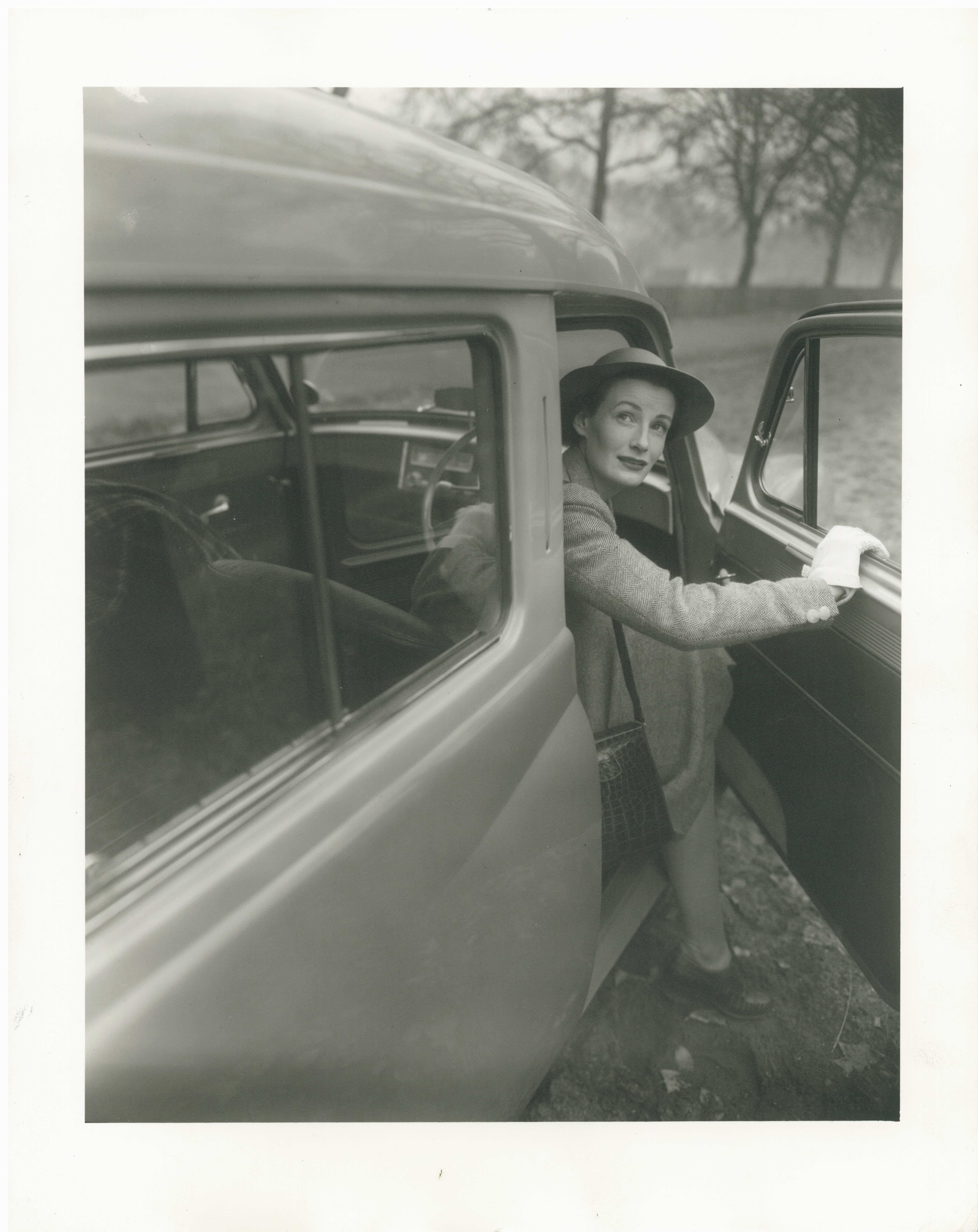 Norman Parkinson, Wenda getting out of car, 1949