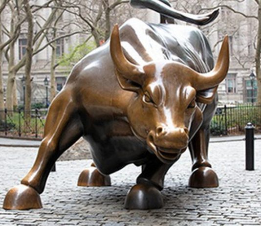 Addio ad Arturo Di Modica, lo scultore del “Toro di Wall Street” Arturo di Modica Toro Wall Street