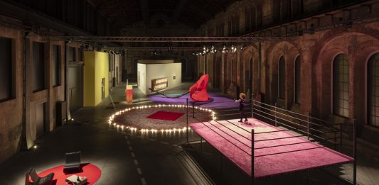 Alle OGR Jessica Stockholder mixa le collezioni di “la Caixa” e Fondazione CRT