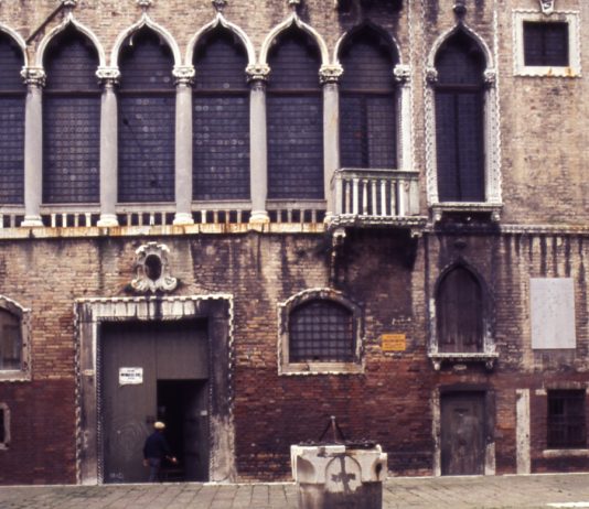 xbooks #13 Pavone e rampicante: vita e arte di Mariano Fortuny e William Morris