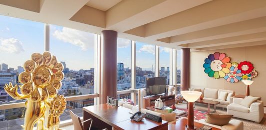 Dall’orologio alla suite di lusso, ecco le ultime collaborazioni di Takashi Murakami
