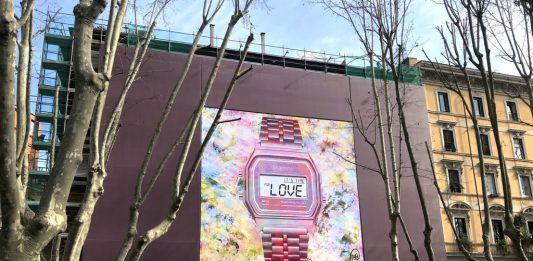 #EX_TRA: sui ponteggi di Roma, l’arte è in grande formato. E dà il buon esempio Alessia Babrow per #EX_TRA