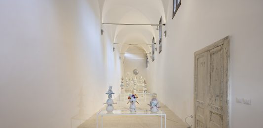 Made in Cloister: le porcellane di Diego Cibelli nel nuovo LAB.Oratorio