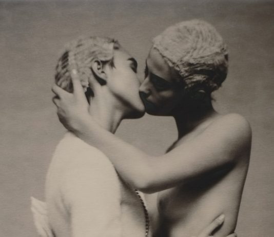 A Dallas, una mostra per celebrare il sodalizio artistico fra tra Paolo Roversi e Rei Kawakubo Noot and Bianca, Paris, 2000.