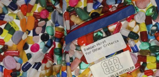 Virgil Abloh lancia un’asta con la capsule di Damien Hirst e Tetsuzo Okubo