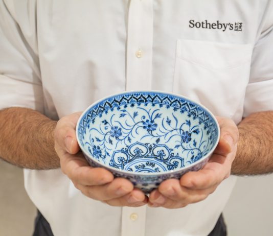 Sotheby’s: una ciotola acquistata per 35 dollari va all’asta per mezzo milione Sotheby's ciotola
