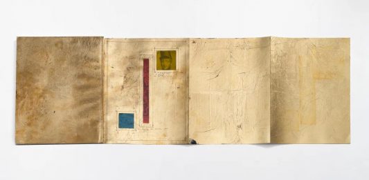 49 artisti per la cover dell’ultimo numero di Vogue Italia Fabrizio Cotognini (aperto) The shadow of the soul, 2020 foglia oro, inchiostro, mylar e incisione originale (1800) su copertina Courtesy l’artista e Prometeo Gallery di Ida Pisani, Milano