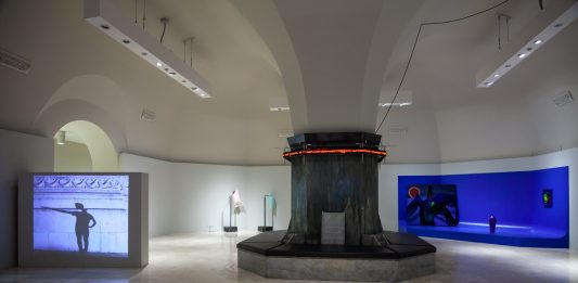 Uno sguardo sull’arte emergente italiana: intervista a Ilaria Gianni Domani Qui Oggi mostra