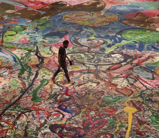 Record: la tela più grande al mondo è stata venduta per 62 milioni Sacha Jafri record