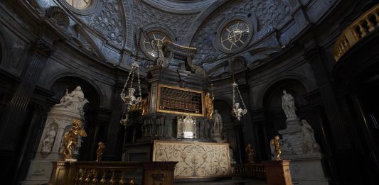 Completati i restauri della Cappella della Sindone: le foto dell’Altare del Bertola