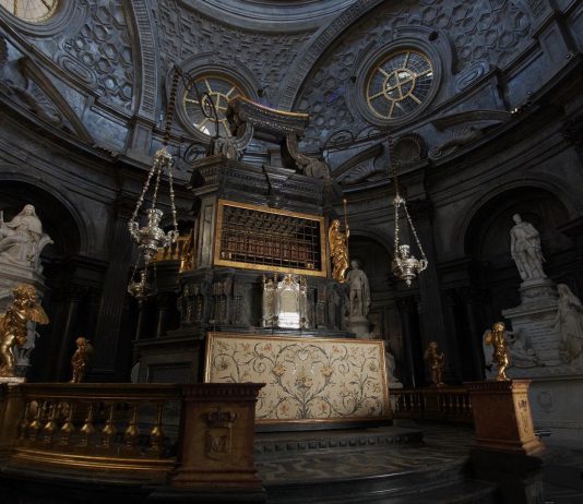 Completati i restauri della Cappella della Sindone: le foto dell’Altare del Bertola