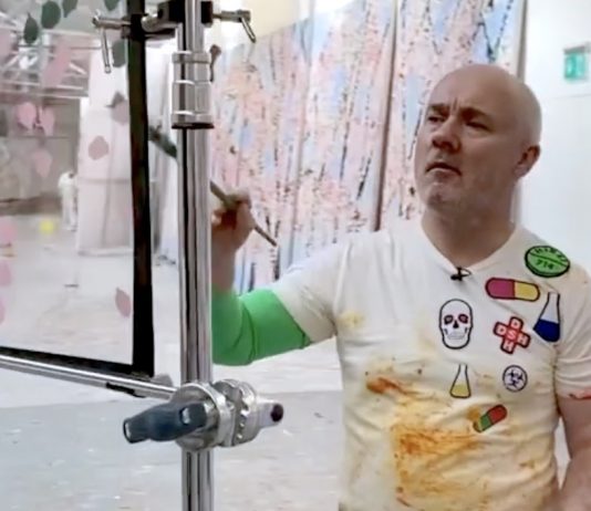 Damien Hirst vende migliaia di opere NFT su una nuova blockchain green damien hirst nft