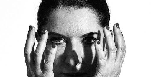 Marina Ambramovic insegna il suo metodo di meditazione su WeTransfer marina abramovic wetransfer